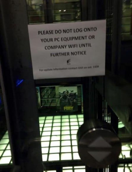 Ostrzeżenie na windzie w Sony Pictures